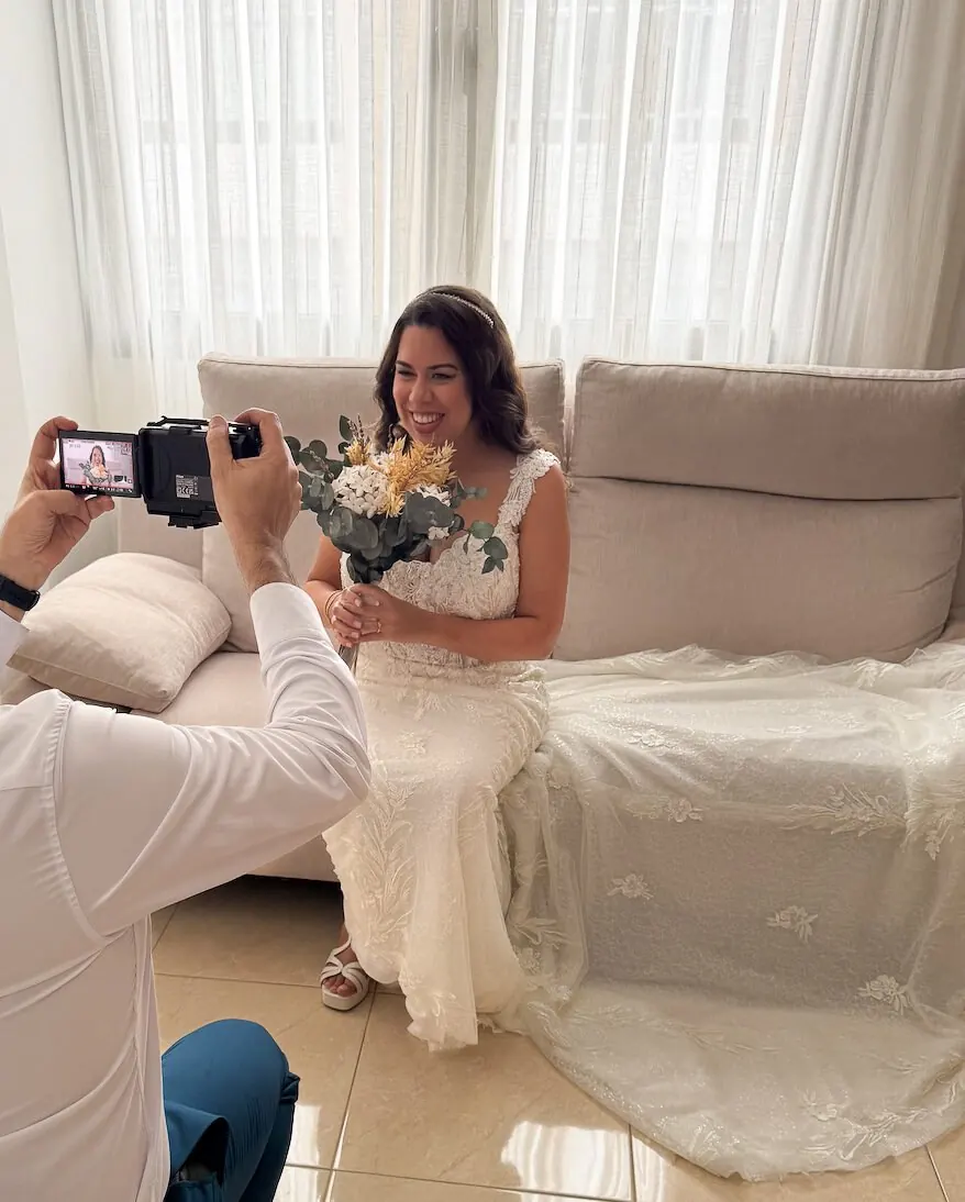 Novia maquillada y lista para su boda